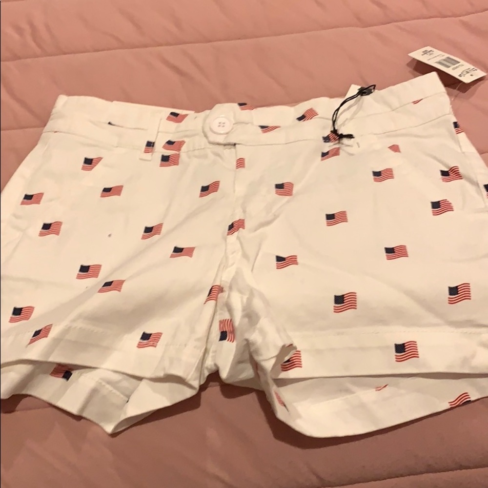 White jeans shorts with American flags